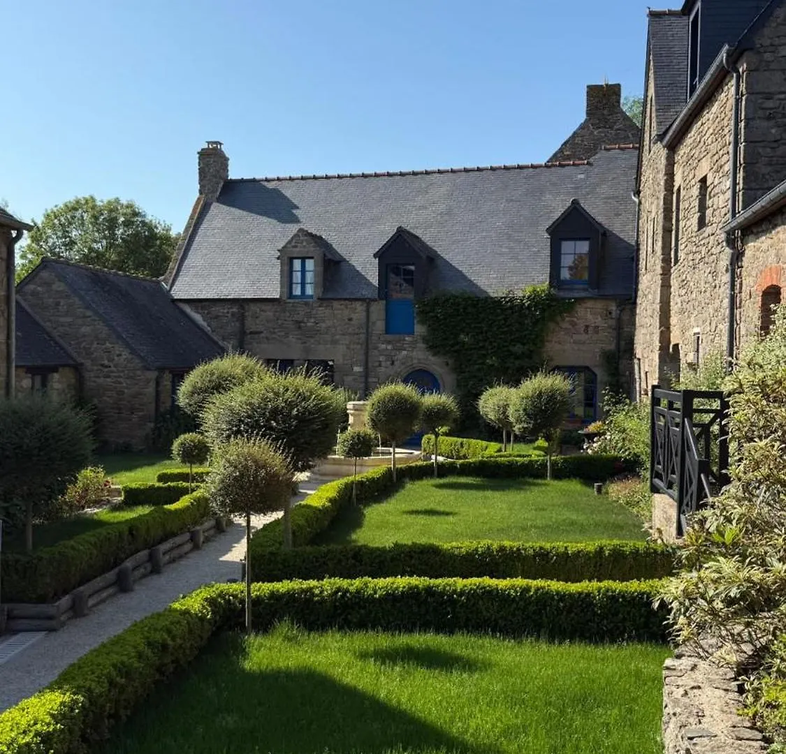 فندق Manoir Des Douets Fleuris كُنْكال 3*,