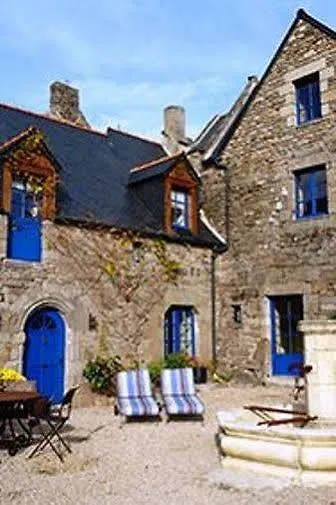 ***  فندق Manoir Des Douets Fleuris كُنْكال فرنسا